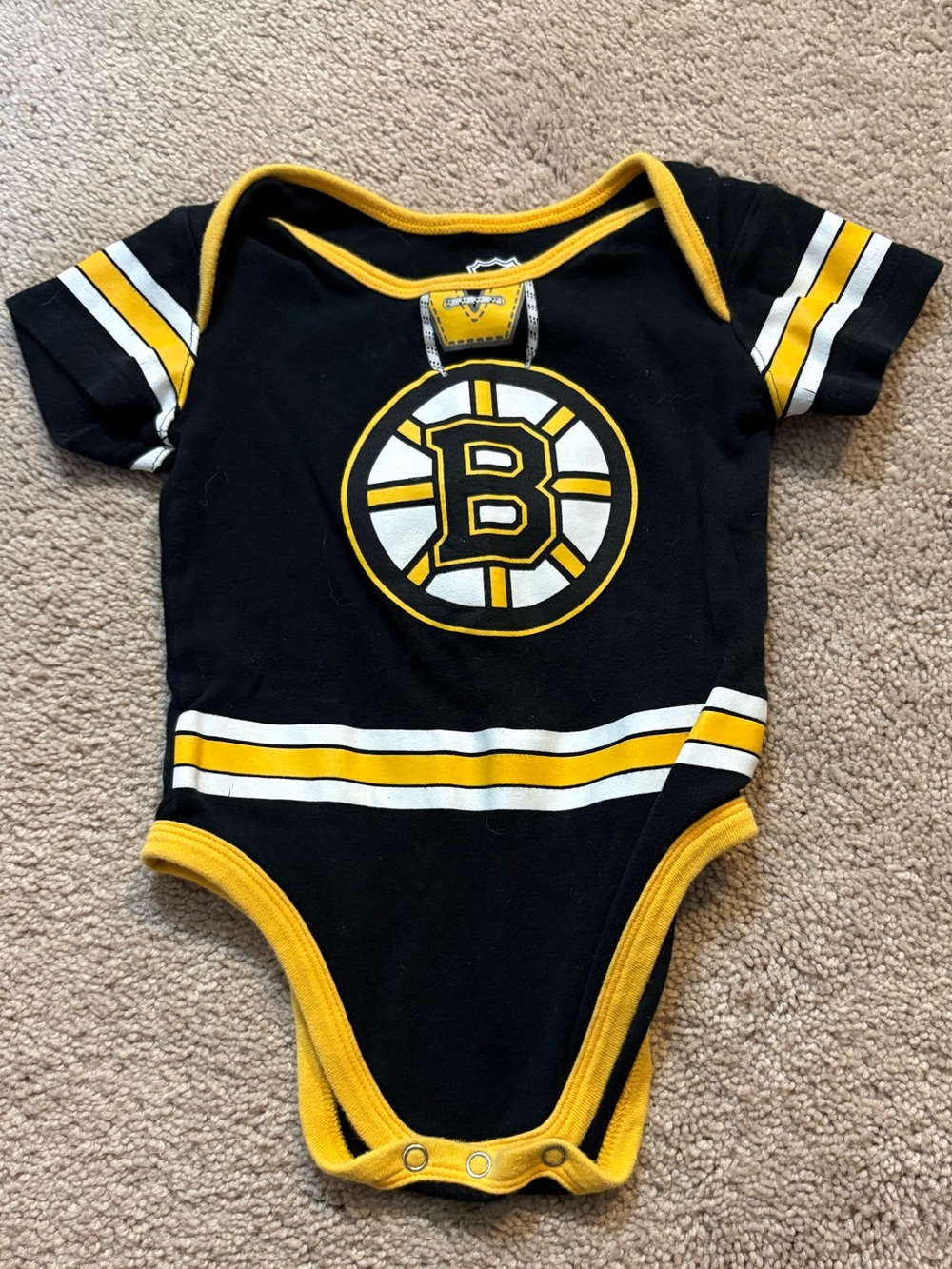 NHL Official Boston Bruins Bodysuit Onesie 18 months, new with out tags